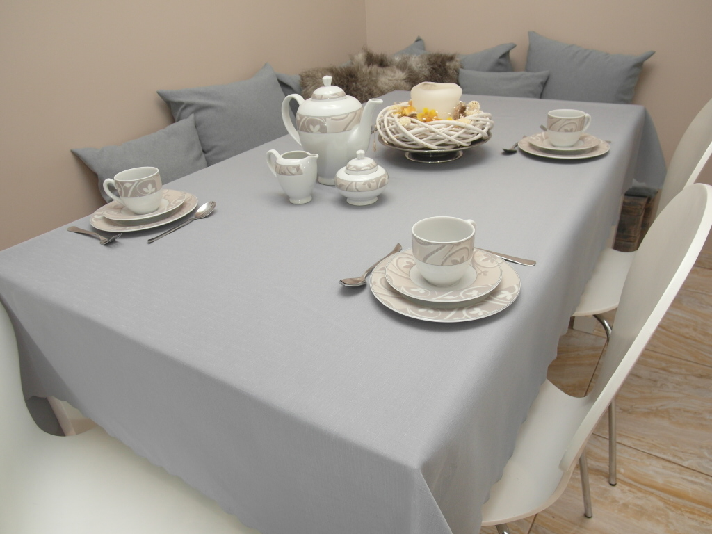 Obrusy plamoodporne tradycyjne (różne wzory)